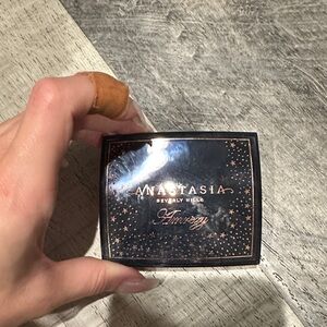 Anastasia Beverly Hills Amrezy Highlighter